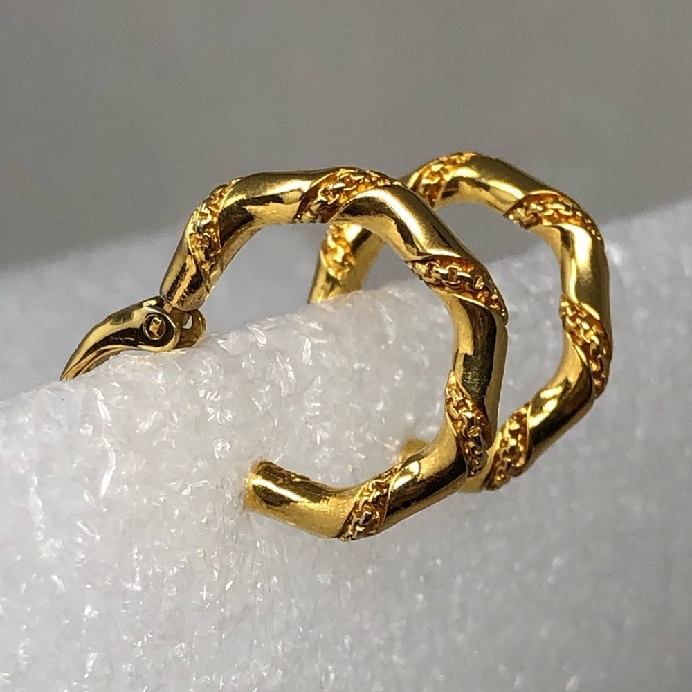 Vintage Crown Trifari Gold Tone Hoop Clip on Earrings - Picture 1 of 6